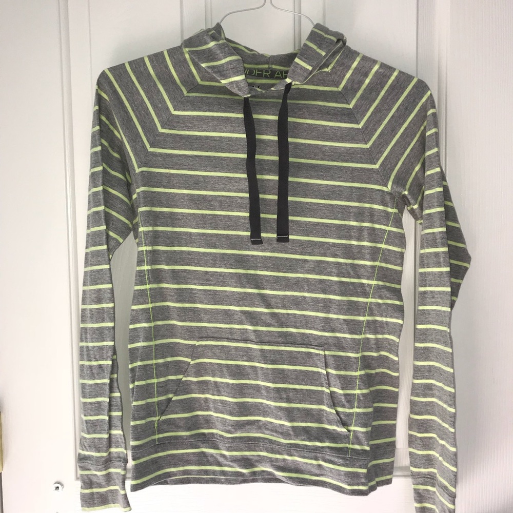 🌺UNDER ARMOUR LIGHTWEIGHT HOODIE🌺